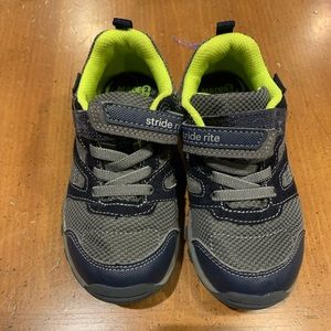 Stride Rite - made to play toddler tennis shoes
